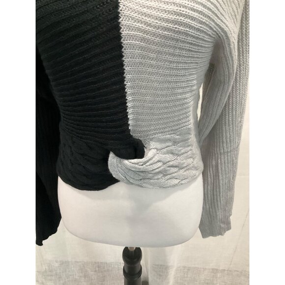 No Comment NYLA Two-Tone Black & Gray Acrylic Sweater Medium - Picture 2 of 5